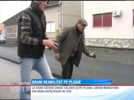 La doar câteva grade Celsius, muncitorii din Arad toarnă asfalt