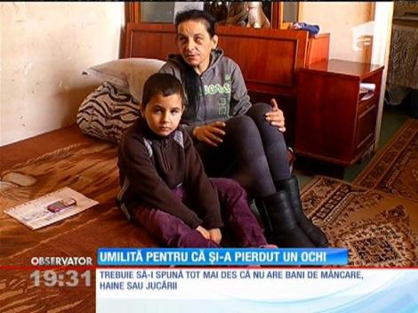 O mamă este umilită pentru că şi-a pierdut un ochi