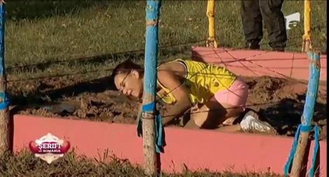 Concurenţii s-au târât în noroi şi au alergat până la epuizare! Natalia Mateuţ a fost la un pas să se rănească în timpul probei