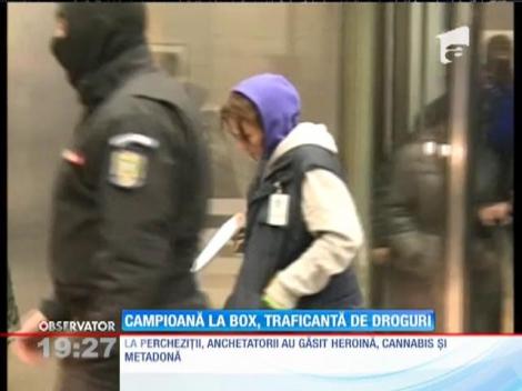 Anca Ioniţă, fostă campioană la box, a fost ridicată de mascaţi