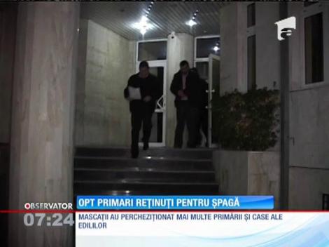 Zece primari sunt acuzaţi că au luat şpagă să acorde contracte de asfaltare unei firme