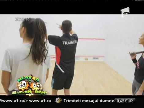 Flavia și Amalia au luat lecții de squash de la Valentin Butnaru