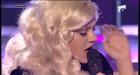 Carmen Simionescu se transformă în Ellie Goulding - "Love me like you do"