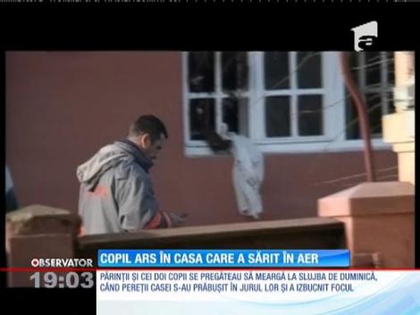 Copil ars în casa care a sărit în aer