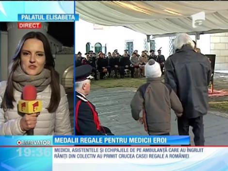 Medalii regale pentru medicii care au îngrijit răniţii din Colectiv