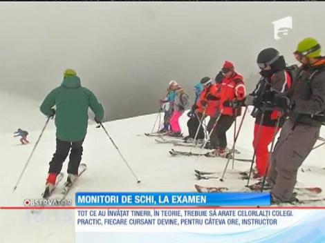 90 de tineri din toată ţara se pregătesc pentru atestatul de instructor la peste 1.700 de metri altitudine în Masivul Postăvarul