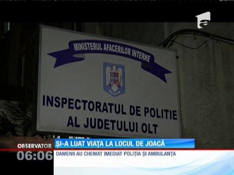 Locatarii unui bloc din Slatina au găsit trupul neînsuflețit al unui adolescent