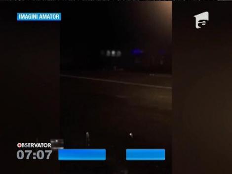 În loc să ajungă la Bucureşti să obţină ceţenia română, nouă moldoveni au ajuns la spital. Microbuzul în care erau a intrat într-un stâlp