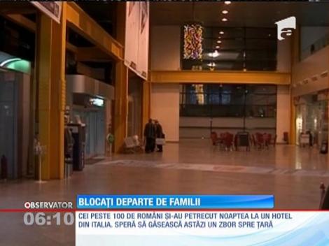 Peste o sută de români au rămas blocaţi ore bune într-un aeroport din Italia