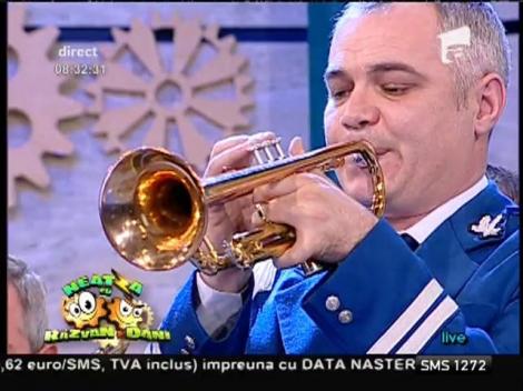 Colinde de Crăciun la alămuri şi tobe, cu Fanfara Jandarmeriei Române