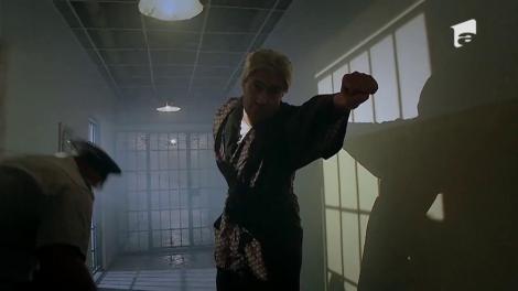 Asta înseamnă să fii mafiot! Don Giovanni jurizează un concurs de glume în pușcărie!