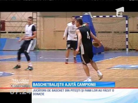 Fii Moş Crăciun pentru un campion! Baschetbaliştii de la BCMU Piteşti au făcut o donție pentru copiii necăjiți