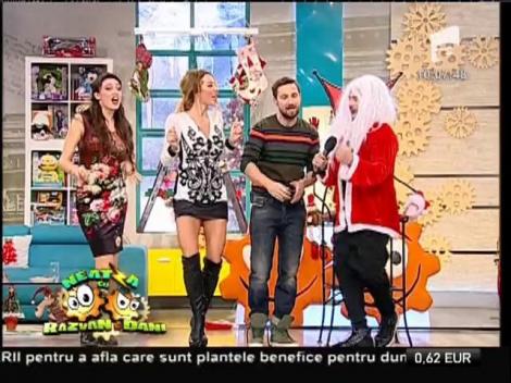 Pepe se transformă în Moș Crăciun. Este darnic!