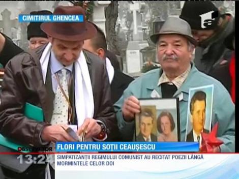 Flori pentru Elena şi Nicolae Ceauşescu