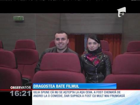 Cerere de căsătorie în sala de cinema