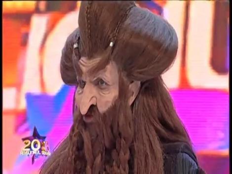 Poate cea mai spectaculoasă deghizare din Revelionul Starurilor 2016: LORA!!!