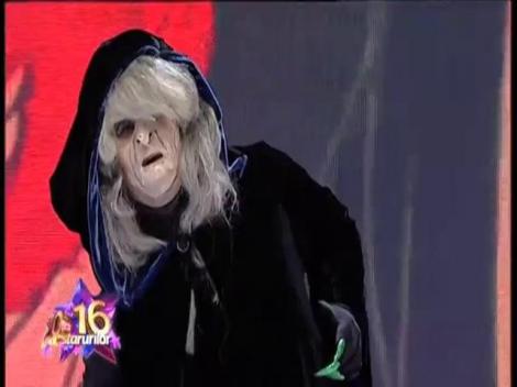 Aurelian Temișan, zbor pe mătură! Dintr-un celebru domn șarmant, într-o babă cu riduri