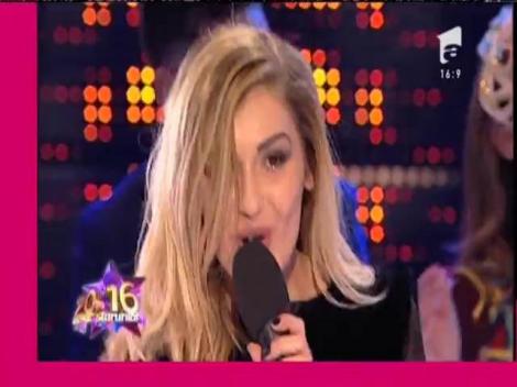 Alina Eremia, una dintre cele mai sexy vedete ale Revelionului Starurilor! Cântăreața a încins atmosfera cu piesa "A fost o nebunie"