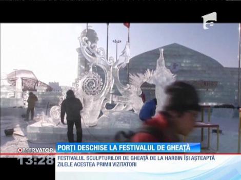 Sculpturi incredibile de gheaţă la festivalul anual de la Harbin