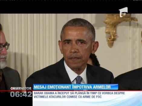 Barack Obama a izbucnit în lacrimi în timp ce vorbea despre victimele masacrelor comise cu arme de foc