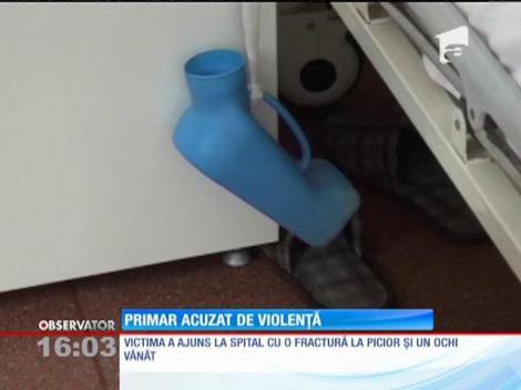 Scandal într-o localitate ieşeană. Un primar este acuzat că a trecut cu maşina peste un sătean