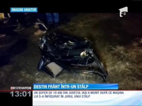 Un tânăr din Iaşi a murit după ce maşina lui s-a înfăşurat în jurul unui stâlp