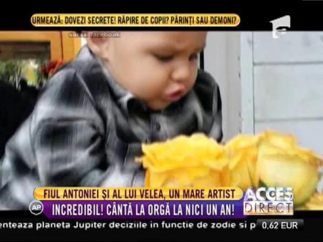 Fiul Antoniei şi a lui Alex Velea cântă la orgă, la niciun an!