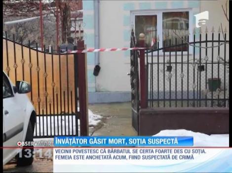 Un fost învăţator din judeţul Botoşani, găsit fără viaţă şi plin de sânge