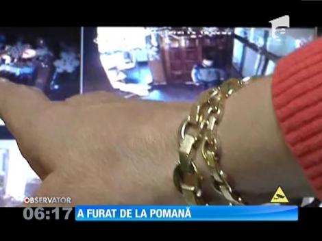 Un hoţ a reuşit să intre neobservat într-un restaurant, în timpul unei pomeni şi să fure 8.500 de lei
