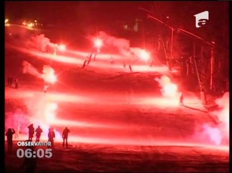 Ninsoarea i-a încântat pe turiştii veniţi în Poaina Braşov