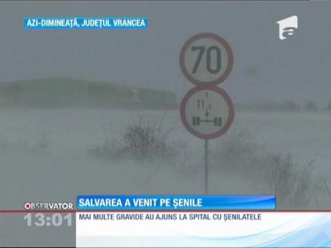 În satele închise de troiene salvarea a venit pe șenile