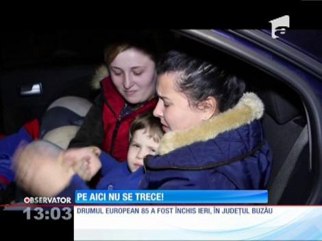 Au tremurat cu orele în maşini, până când aproape au rămas fără combustibil