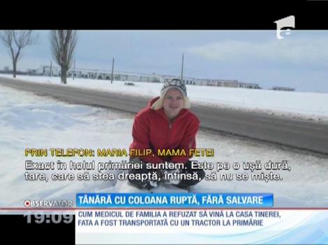 O tânără de 21 de ani are coloana ruptă şi aşteaptă o salvare