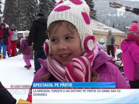 Zăpada căzută în staţiunile montane, motiv de bucurie pentru iubitorii sporturilor de iarnă