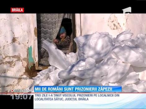 Mii de români din Brăila, Buzău şi Tulcea sunt blocaţi sub zapadă