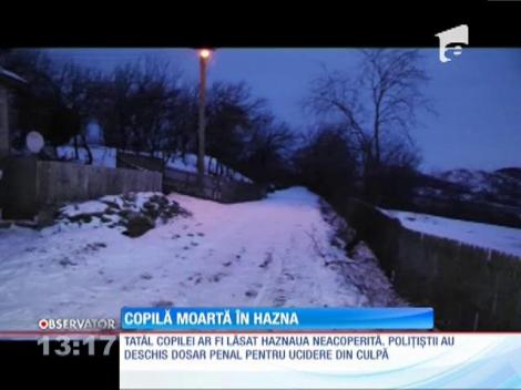 O fetiţă de 3 ani a murit după ce a căzut într-o hazna neacoperită!
