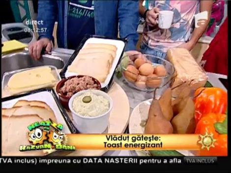 Rețeta dimineții: Toast cu ton, ou și salată