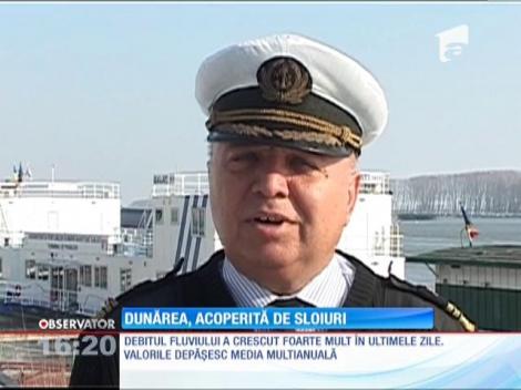 Dunărea, acoperită de sloiuri de gheaţă