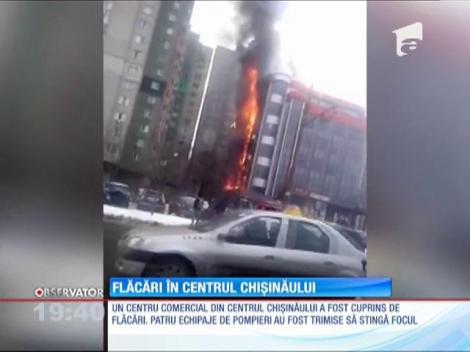 Flăcări uriașe în centrul Chișinăului