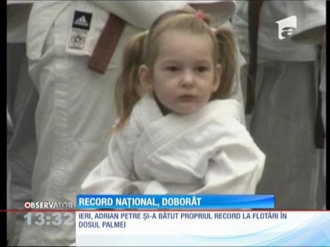 Jandarmul Adrian Petre a stabilit un nou record la flotări în dosul palmei