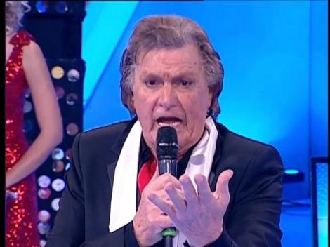 Moment sublim! Marele actor își cântă viața pe muzica lui Sinatra! „Acum, aproape de final, când doar cortina stă să cadă...”