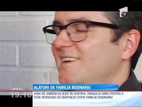 Mii de românii au ieşit din nou în stradă, în semn de susţinere pentru familia Bodnariu