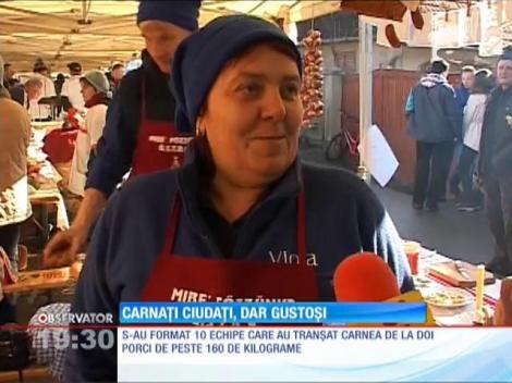 În Harghita cârnaţii poartă cojoc şi se amestecă cu miere sau prune uscate