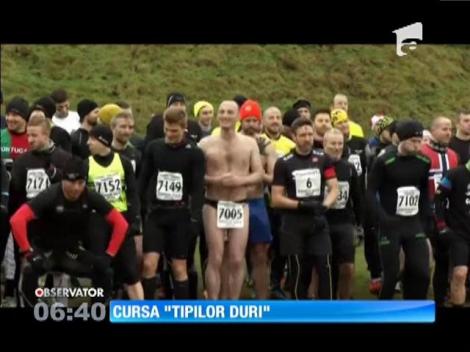 Mii de oameni s-au aliniat la startul "Cursei durilor" din Marea Britanie