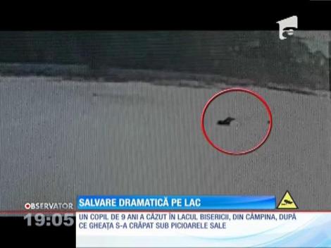 Salvare dramatică. Un copil de 9 ani a căzut în apele reci ale Lacului Bisericii