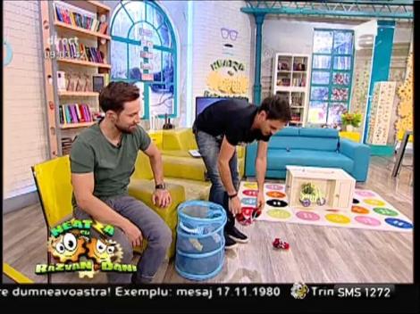 Cum îşi scot ciorapii bărbaţii