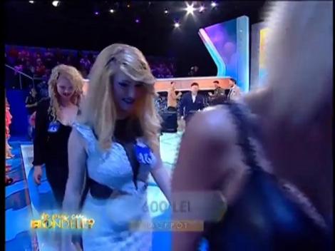 Rândul 1: "Cum se numeşte fluviul sacru al Indiei"?