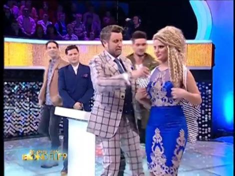 Cum poţi transforma un tricou vechi într-o bluză de actualitate