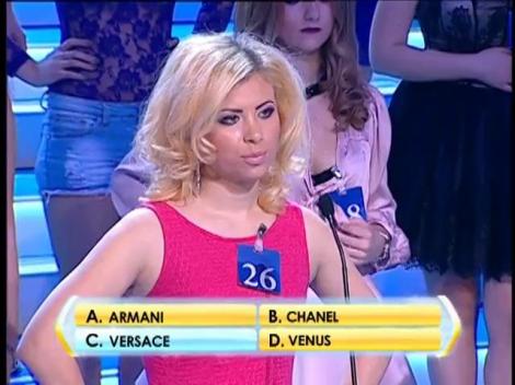 Rândul 4: "Ce casă de modă şi-a pus semnătura pe rochia de mireasă de la nunta celebrului cuplu Angelina Jolie - Brad Pitt"?