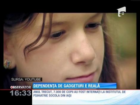 Cum poți să-ți dai seama dacă un copil este dependent de gadgeturi